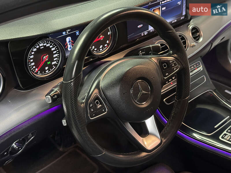 Седан Mercedes-Benz E-Class 2017 в Вараше