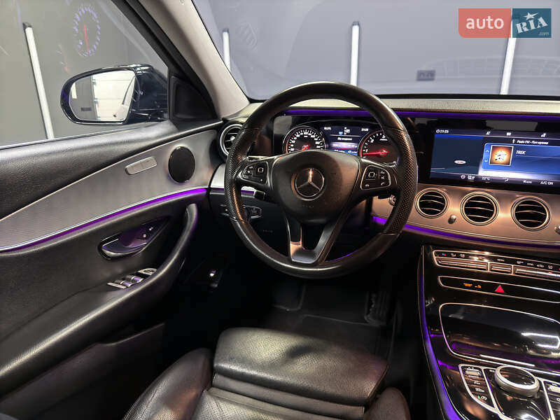 Седан Mercedes-Benz E-Class 2017 в Вараше