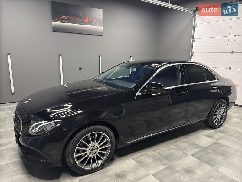 Седан Mercedes-Benz E-Class 2017 в Вараше