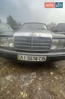 Седан Mercedes-Benz E-Class 1990 в 
