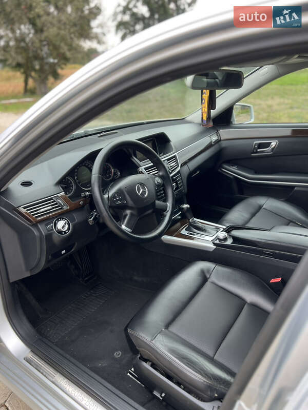 Седан Mercedes-Benz E-Class 2009 в Черновцах