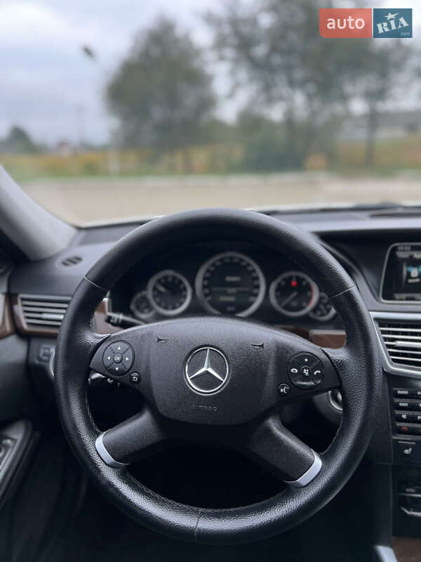 Седан Mercedes-Benz E-Class 2009 в Черновцах