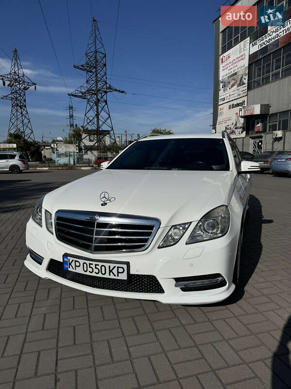 Универсал Mercedes-Benz E-Class 2012 в Запорожье