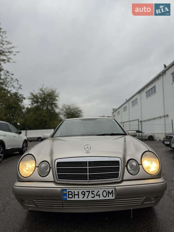 Mercedes-Benz E-Class 1996