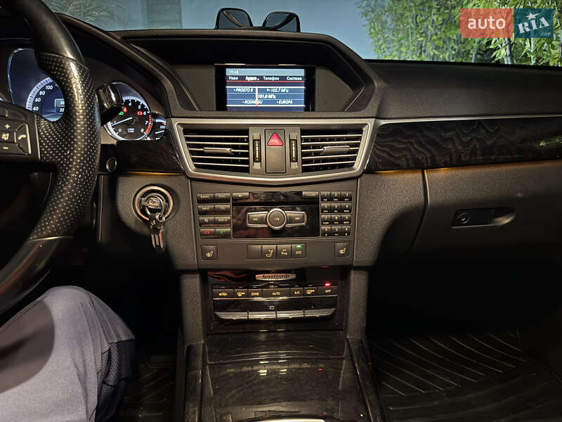Седан Mercedes-Benz E-Class 2012 в Одессе