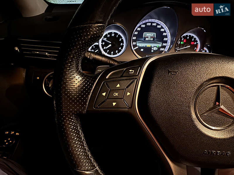 Седан Mercedes-Benz E-Class 2012 в Одессе