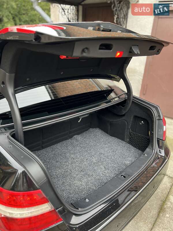 Седан Mercedes-Benz E-Class 2012 в Виннице