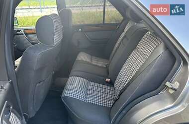 Седан Mercedes-Benz E-Class 1990 в 