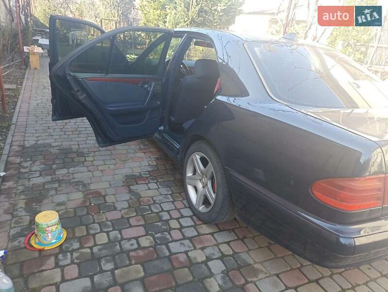 Седан Mercedes-Benz E-Class 1998 в Мукачево
