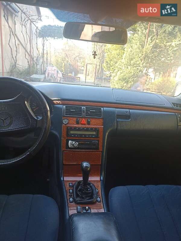 Седан Mercedes-Benz E-Class 1998 в Мукачево