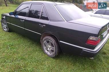 Седан Mercedes-Benz E-Class 1992 в 