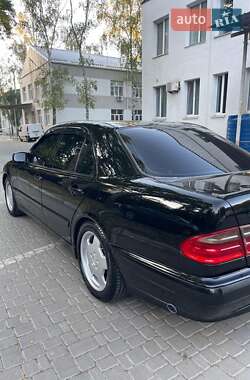 Седан Mercedes-Benz E-Class 2000 в  фото 4 Седан Mercedes-Benz E-Class 2000 в