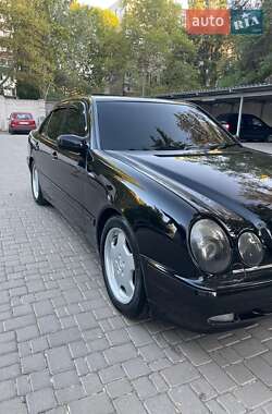Седан Mercedes-Benz E-Class 2000 в  фото 7 Седан Mercedes-Benz E-Class 2000 в