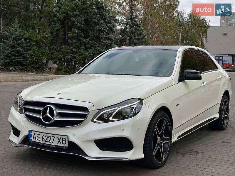 Седан Mercedes-Benz E-Class 2011 в Дніпрі