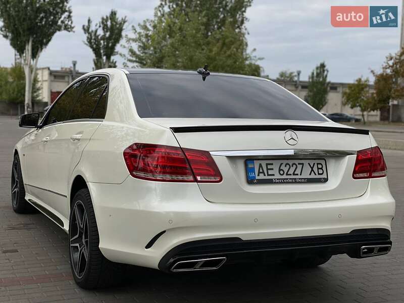 Седан Mercedes-Benz E-Class 2011 в Дніпрі