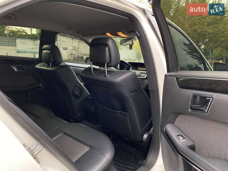 Седан Mercedes-Benz E-Class 2011 в Дніпрі