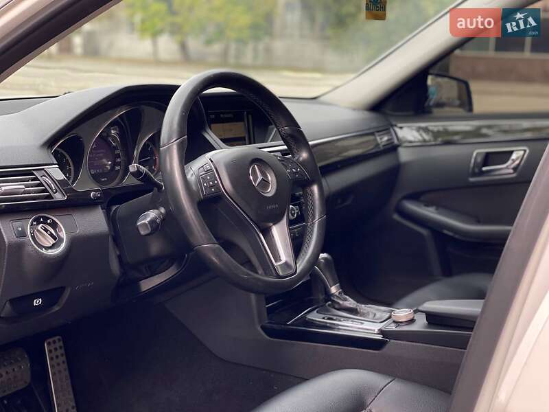 Седан Mercedes-Benz E-Class 2011 в Дніпрі