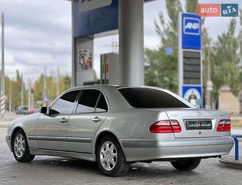 Седан Mercedes-Benz E-Class 2000 в Николаеве