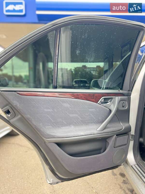 Седан Mercedes-Benz E-Class 2000 в Николаеве