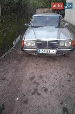 Седан Mercedes-Benz E-Class 1982 в Чорткові
