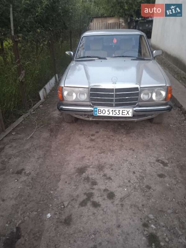 Mercedes-Benz E-Class 1982 Mercedes-Benz E-Class 1982