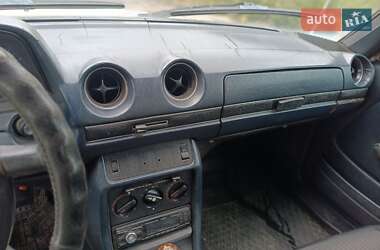 Седан Mercedes-Benz E-Class 1982 в 