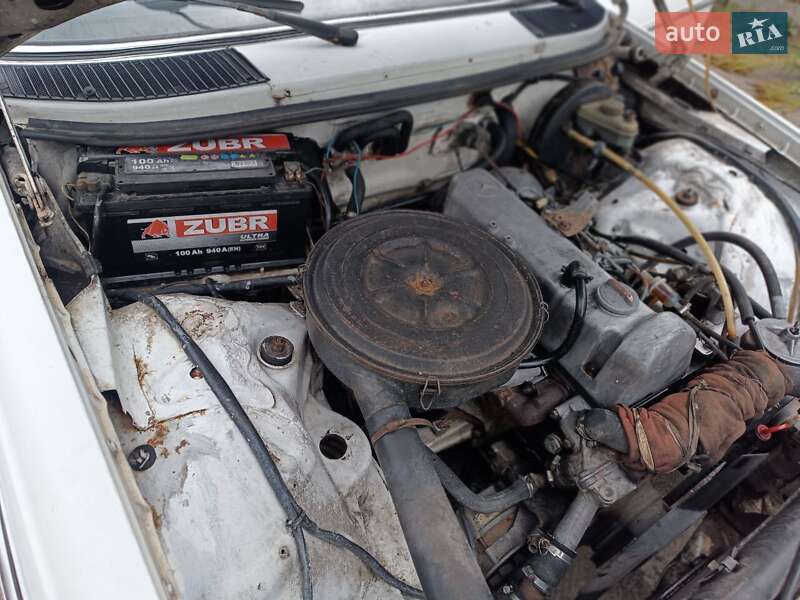 Седан Mercedes-Benz E-Class 1982 в Львові