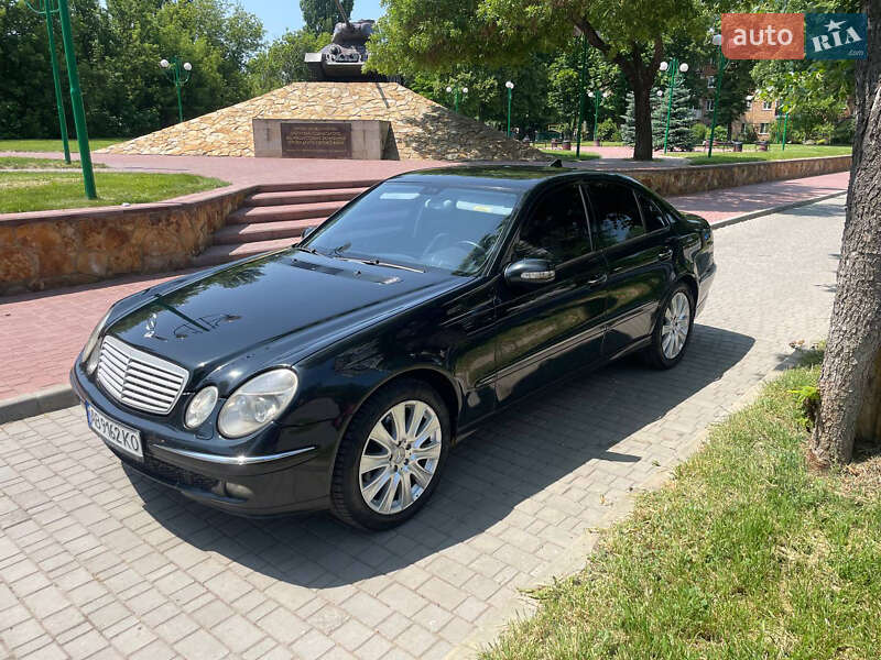 Седан Mercedes-Benz E-Class 2003 в Могилев-Подольске