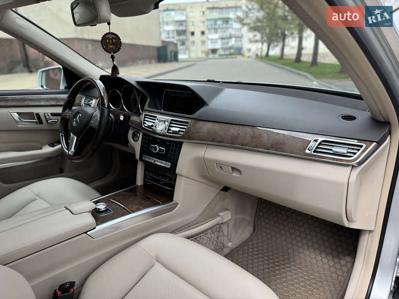 Седан Mercedes-Benz E-Class 2014 в Звягелі