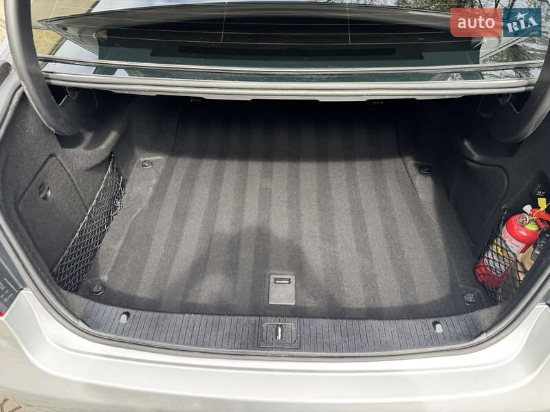 Седан Mercedes-Benz E-Class 2014 в Звягелі