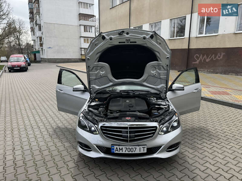 Седан Mercedes-Benz E-Class 2014 в Звягелі