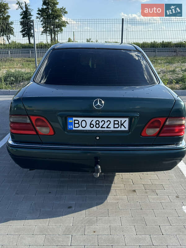 Седан Mercedes-Benz E-Class 1996 в Борисполе
