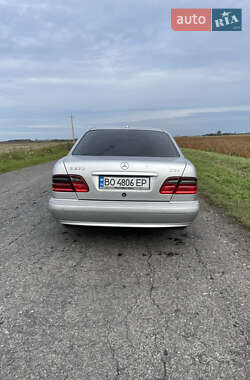Седан Mercedes-Benz E-Class 2000 в 