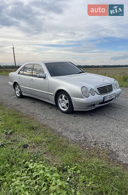 Седан Mercedes-Benz E-Class 2000 в 