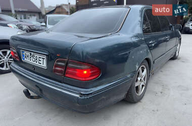 Седан Mercedes-Benz E-Class 2000 в 