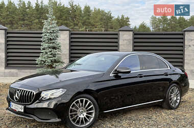 Седан Mercedes-Benz E-Class 2017 в Вараші