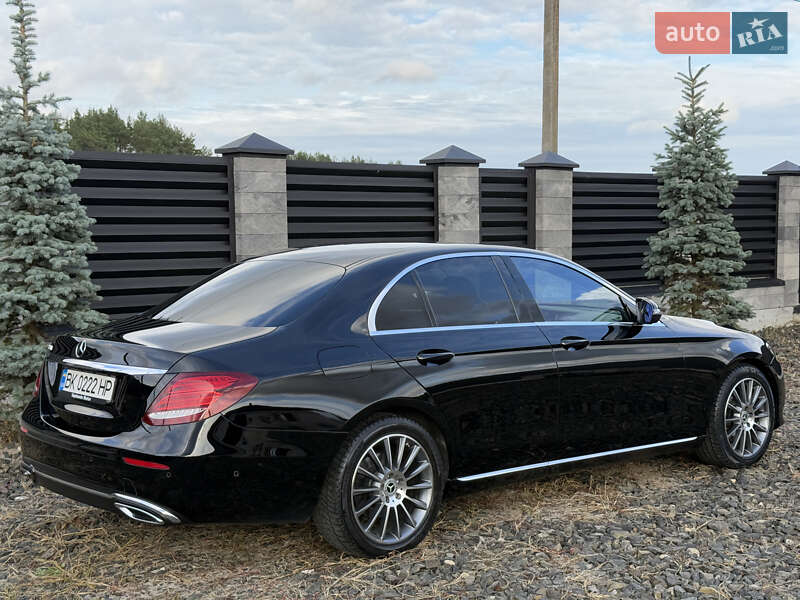 Седан Mercedes-Benz E-Class 2017 в Вараші