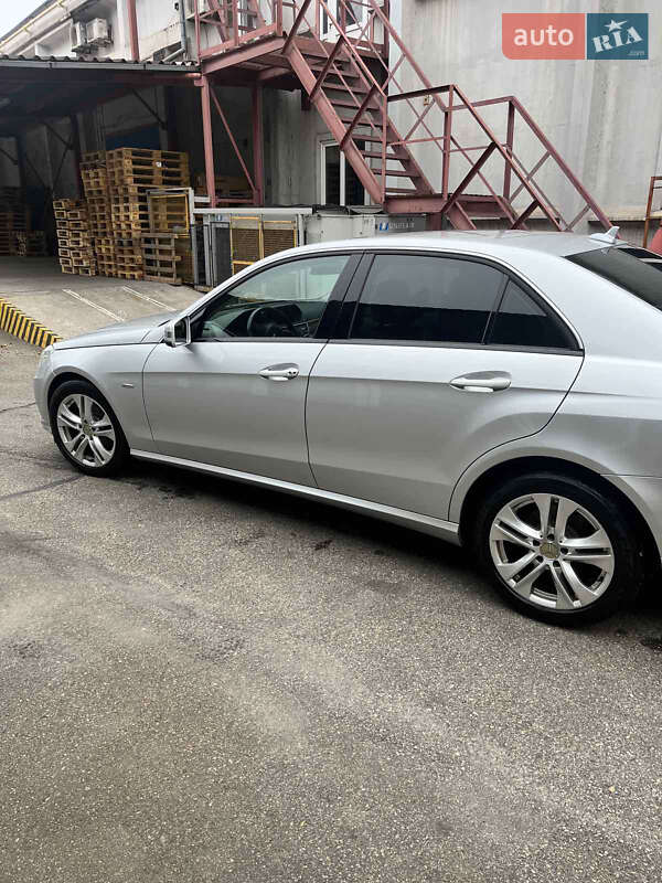 Седан Mercedes-Benz E-Class 2011 в Запорожье