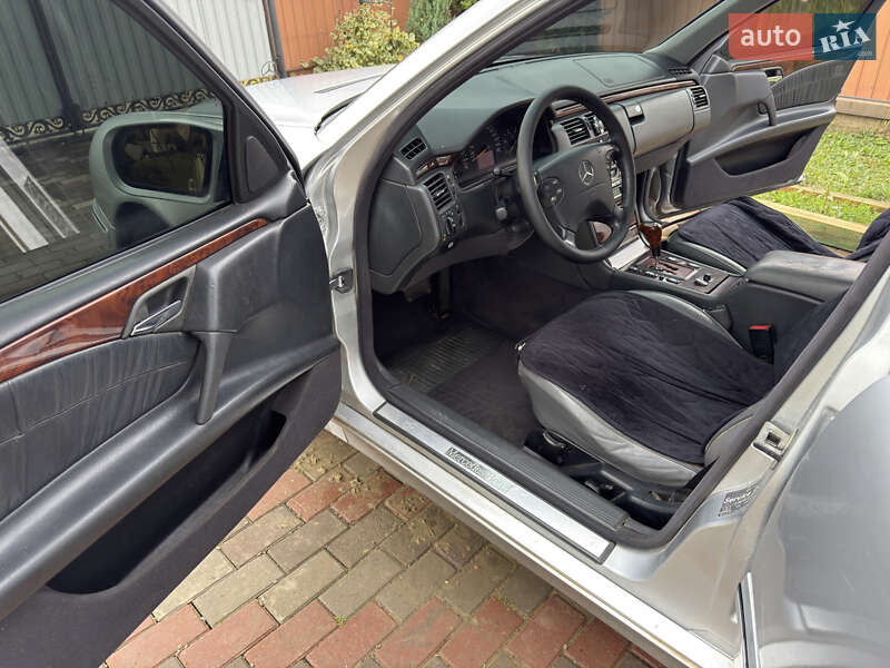 Седан Mercedes-Benz E-Class 2000 в Сторожинце