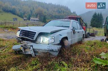 Седан Mercedes-Benz E-Class 1992 в Рахові