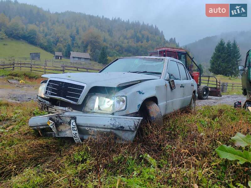Седан Mercedes-Benz E-Class 1992 в 