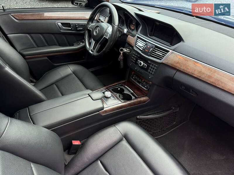 Седан Mercedes-Benz E-Class 2012 в Рівному