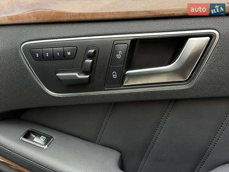 Седан Mercedes-Benz E-Class 2012 в Рівному