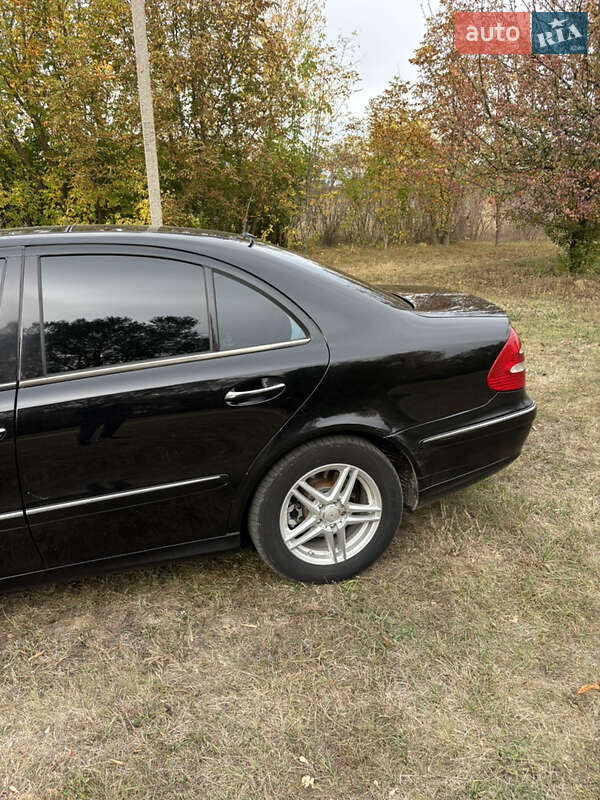 Седан Mercedes-Benz E-Class 2004 в Новых Санжарах