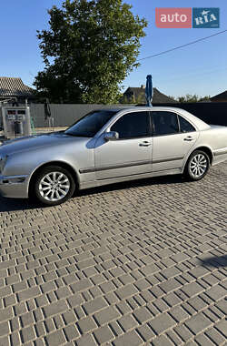 Седан Mercedes-Benz E-Class 2000 в Умани