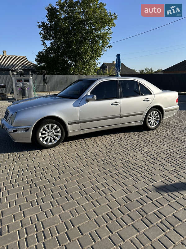 Mercedes-Benz E-Class 2000