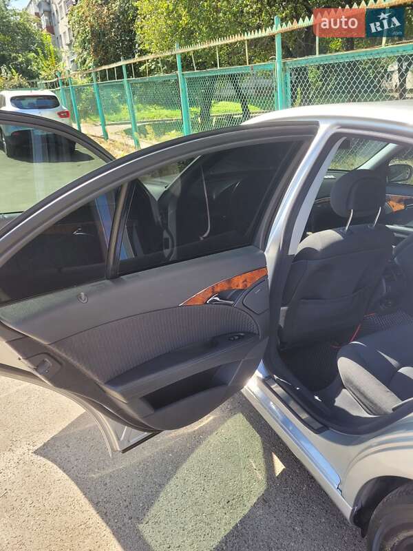 Седан Mercedes-Benz E-Class 2004 в Львове