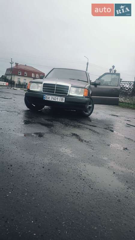 Седан Mercedes-Benz E-Class 1991 в 