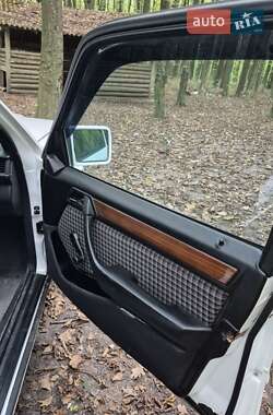 Седан Mercedes-Benz E-Class 1988 в Ровно