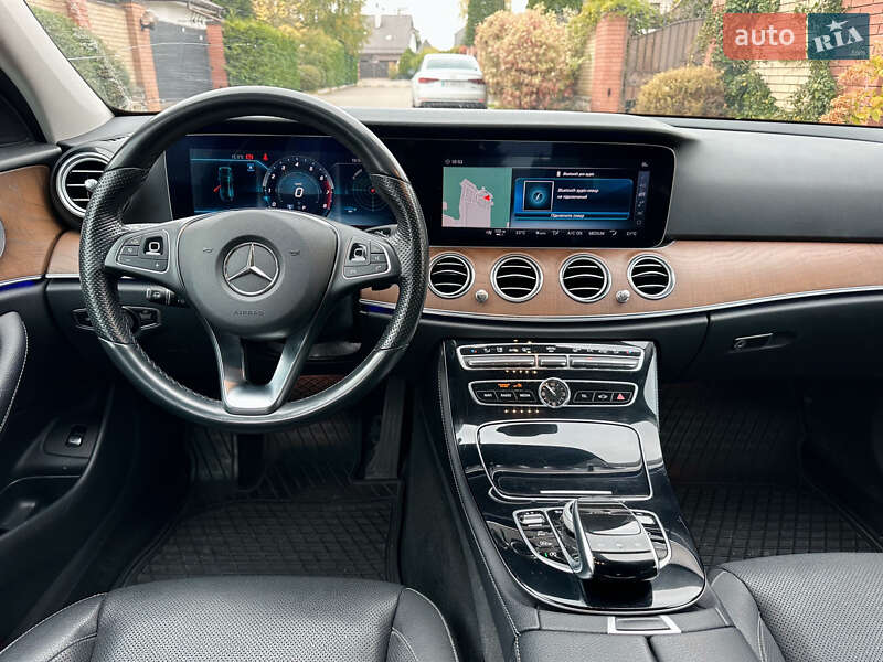 Седан Mercedes-Benz E-Class 2017 в Киеве